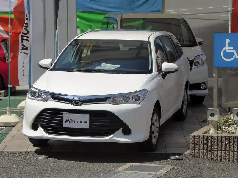 2015 Toyota Fielder, front
