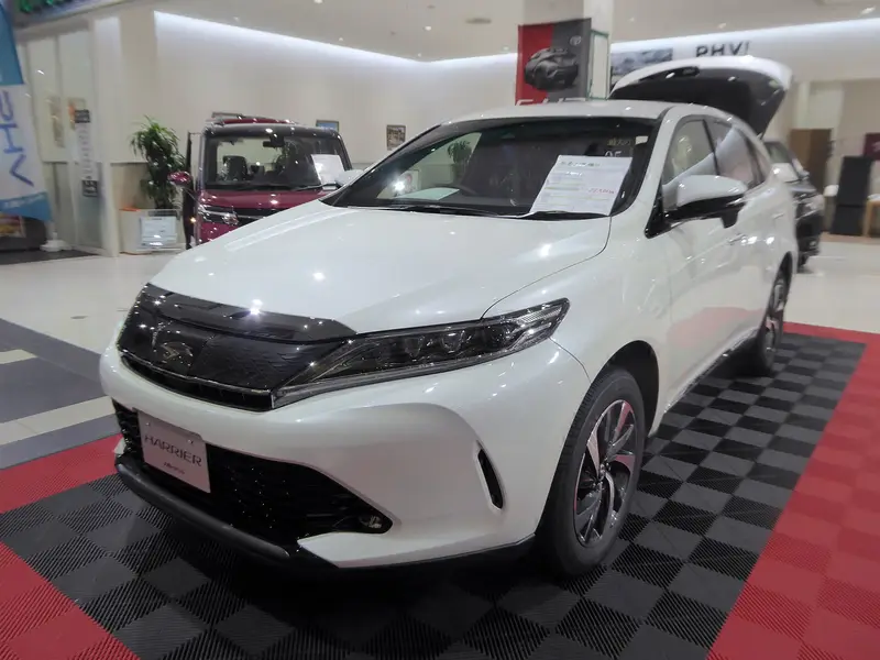 2022 Toyota Harrier, front